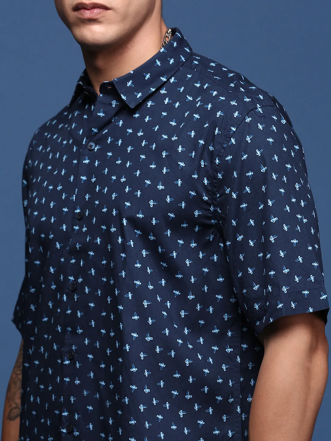 Men Abstract Navy Blue Slim Fit Shirt